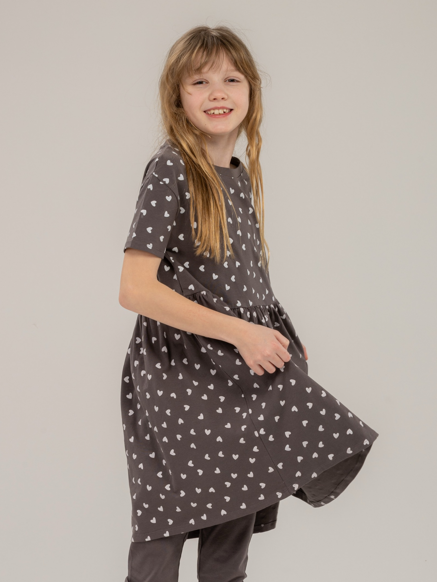 Paris Grey Hearts | Dívčí šaty s krátkými rukávy