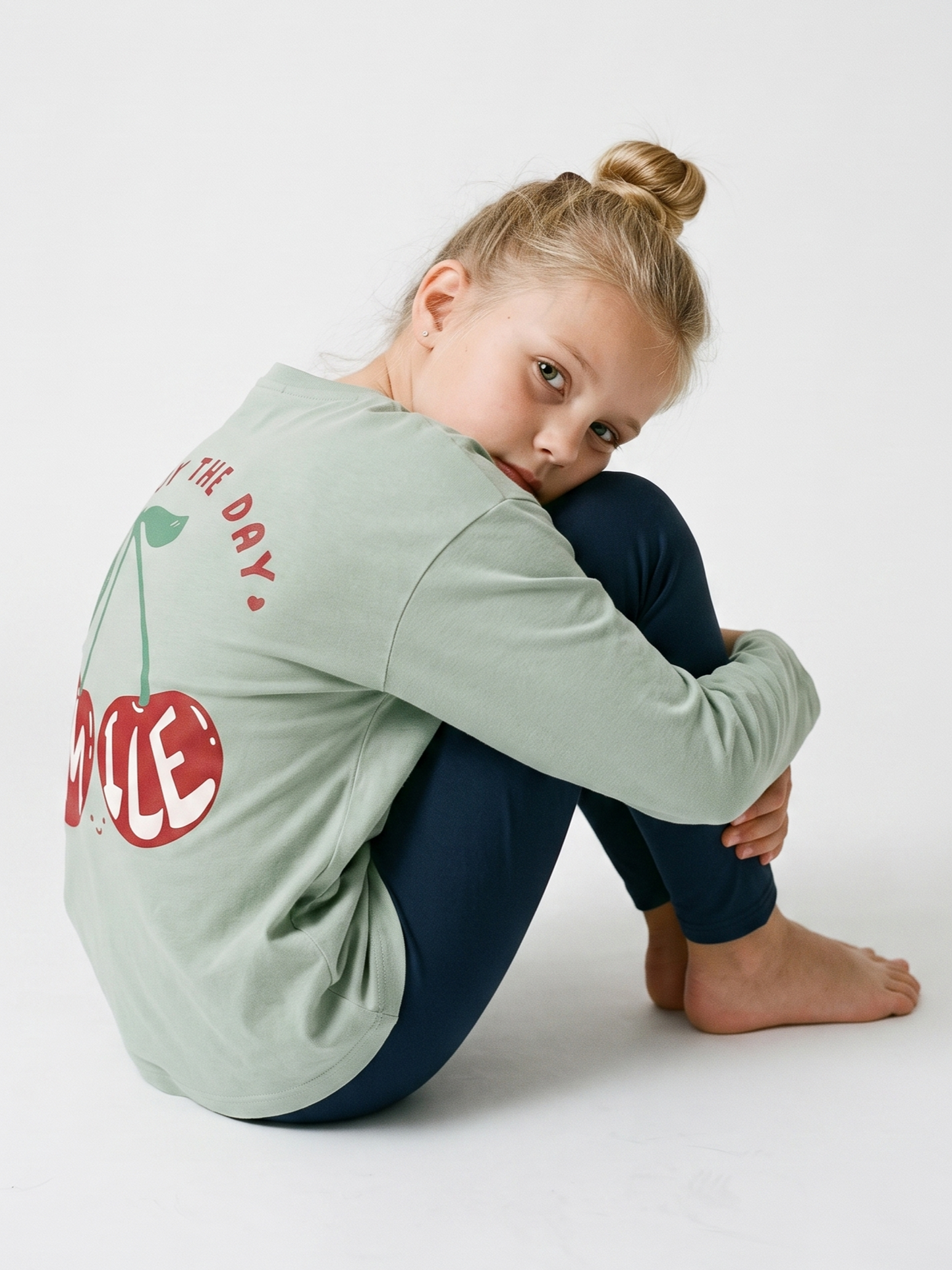Mint Cherry Smile | Dívčí tričko s dlouhými rukávy - volný střih